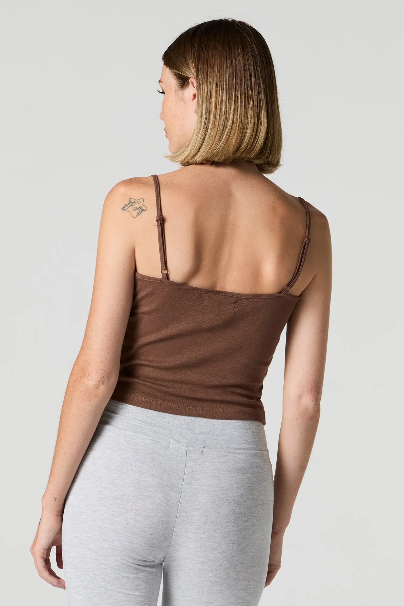 Camisole côtelée cintrée avec liséré de dentelle