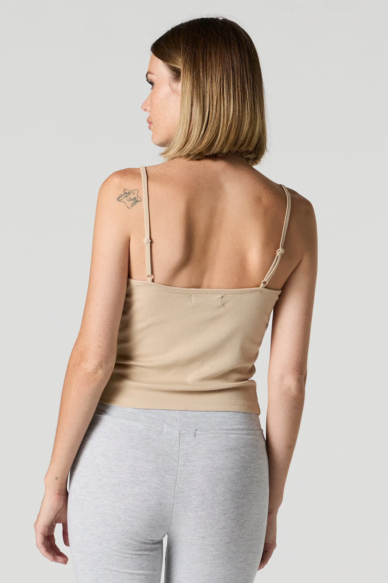 Camisole côtelée cintrée avec liséré de dentelle