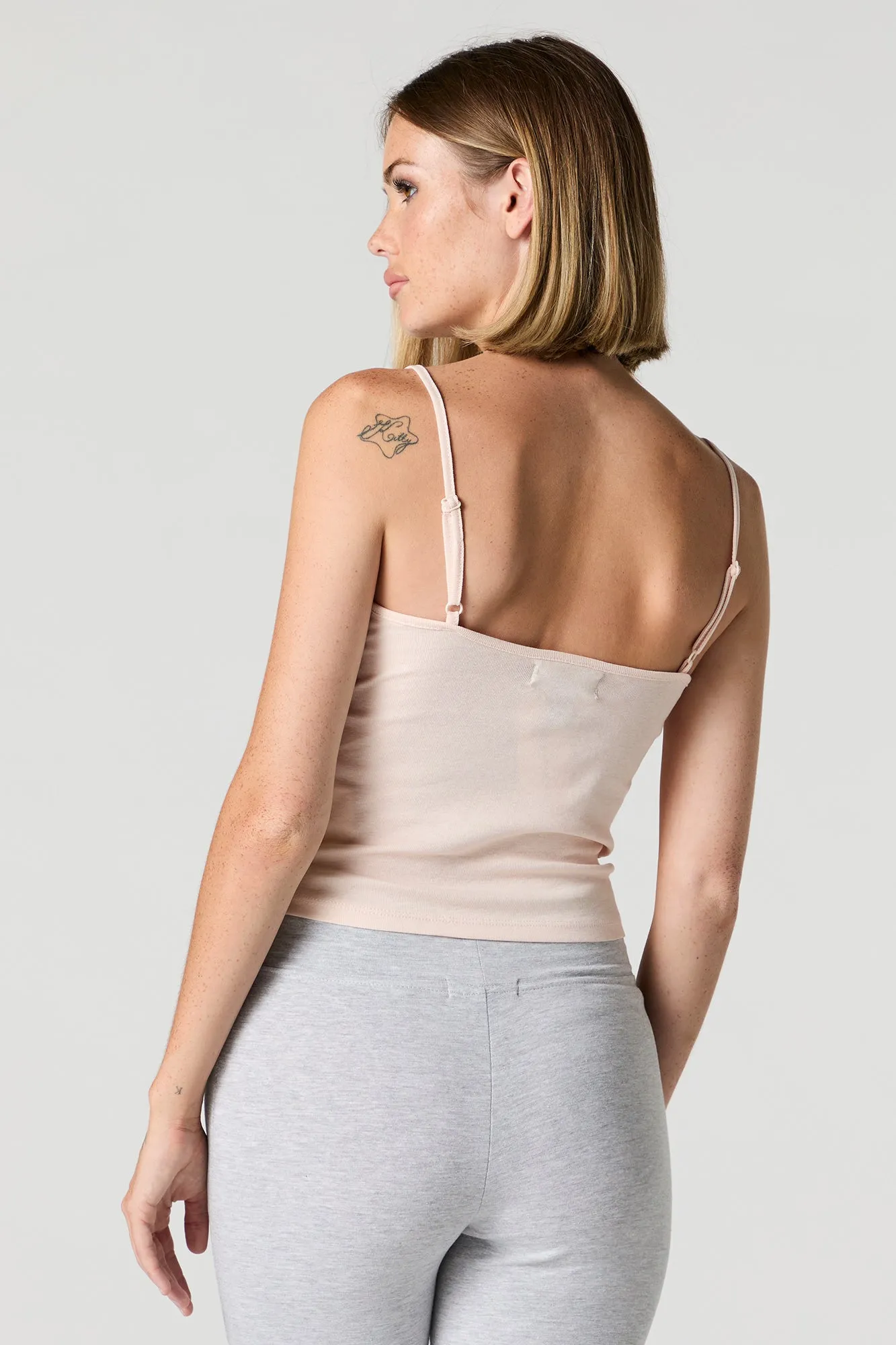 Camisole côtelée cintrée avec liséré de dentelle