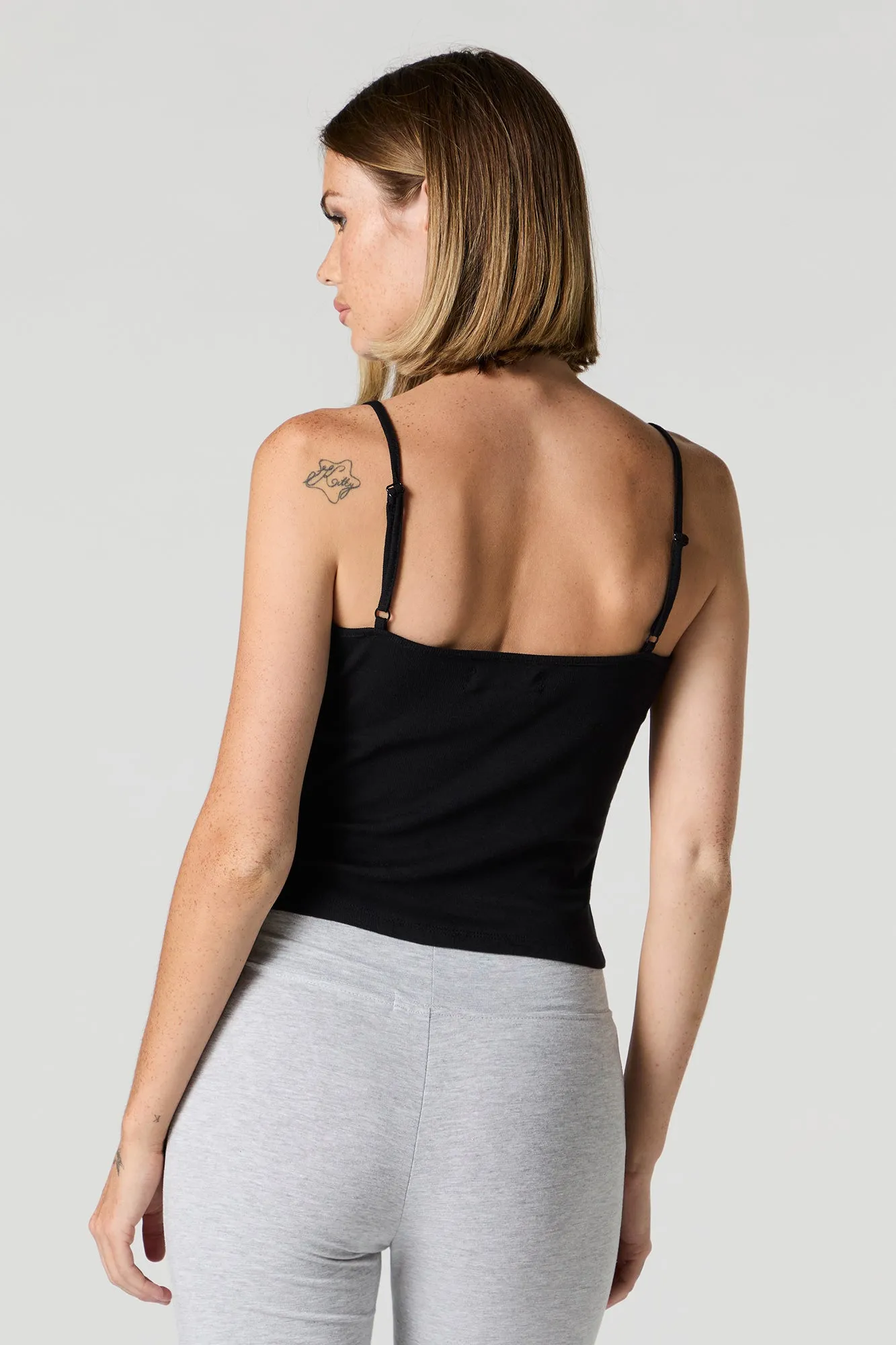 Camisole côtelée cintrée avec liséré de dentelle