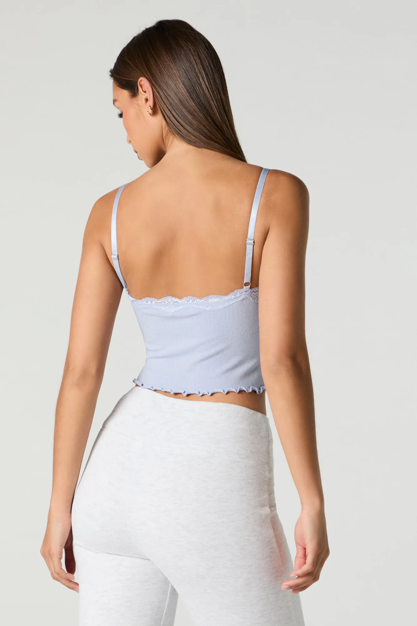 Camisole côtelée sans couture avec liséré de dentelle et encolure en V