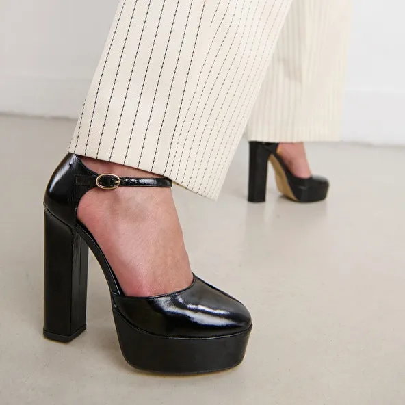 Heeled Mary Jane and platforms in black glazed leather