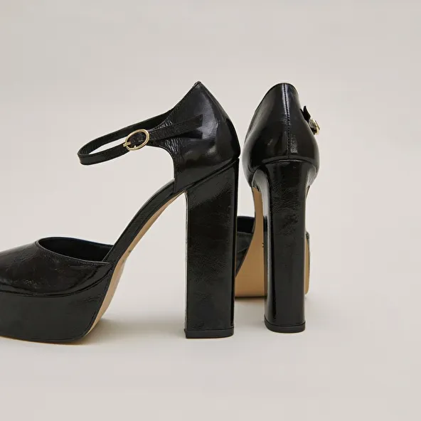 Heeled Mary Jane and platforms in black glazed leather