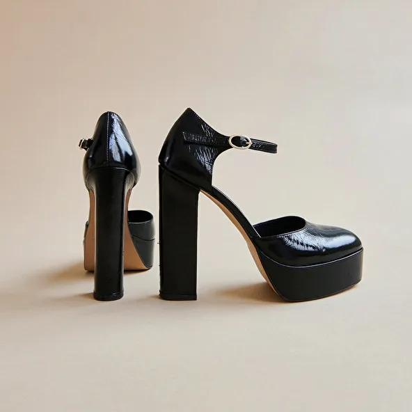 Heeled Mary Jane and platforms in black glazed leather