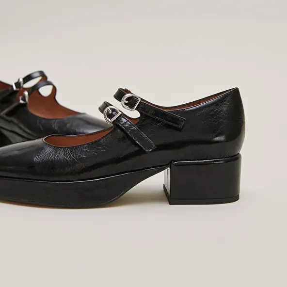 Heeled mary janes with straps in black leather