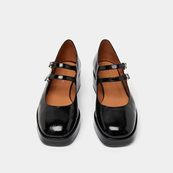 Heeled mary janes with straps in black leather