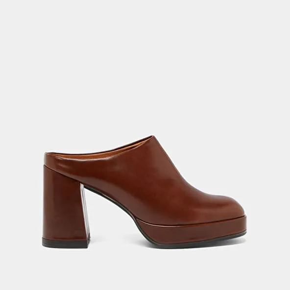 Heeled mules in brown leather