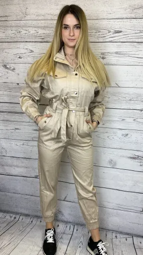 Jumpsuit beige con coulisse e bottoni argento