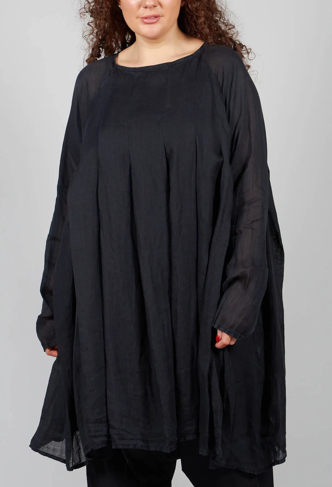 Kunsteh Tunic in Kaviar Black