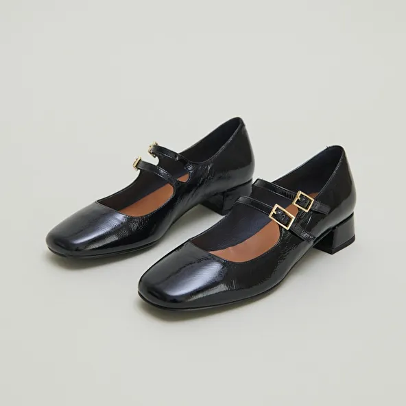 Mary Jane with double straps in black pleated patent leather